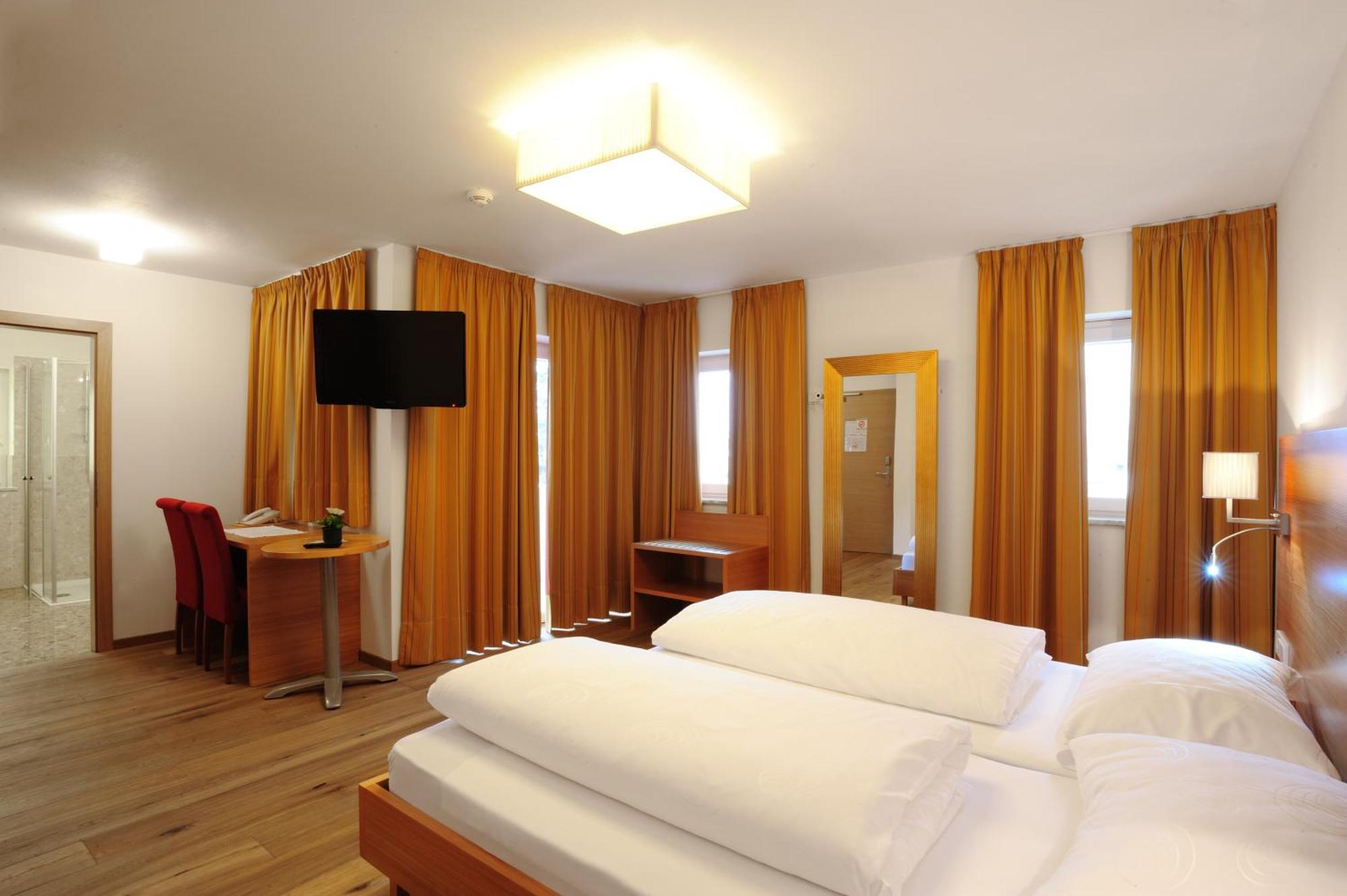 Hotel Teutschhaus 코르티나 술라 스트라다 델 비노 외부 사진